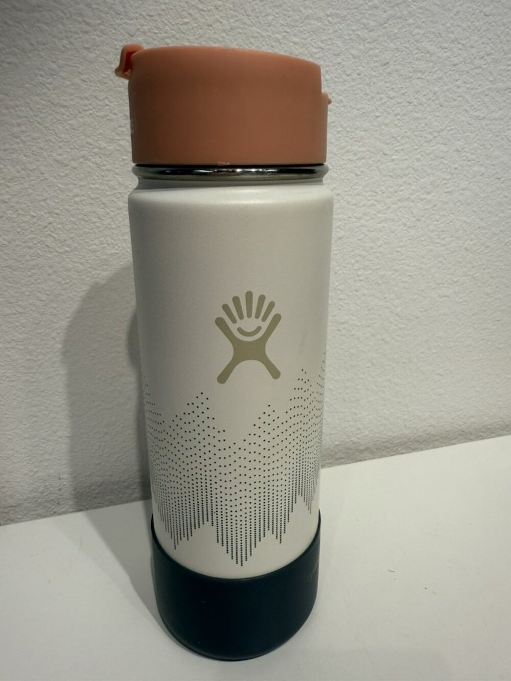 Hydro Flask 20oz Limited Edition Wonder Collection Snowcap Peach Flip Sip Top
